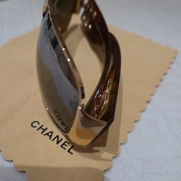 Chanel Metal Gold Frame Sunglasses with CC logo Accents - Picture 12 of 13